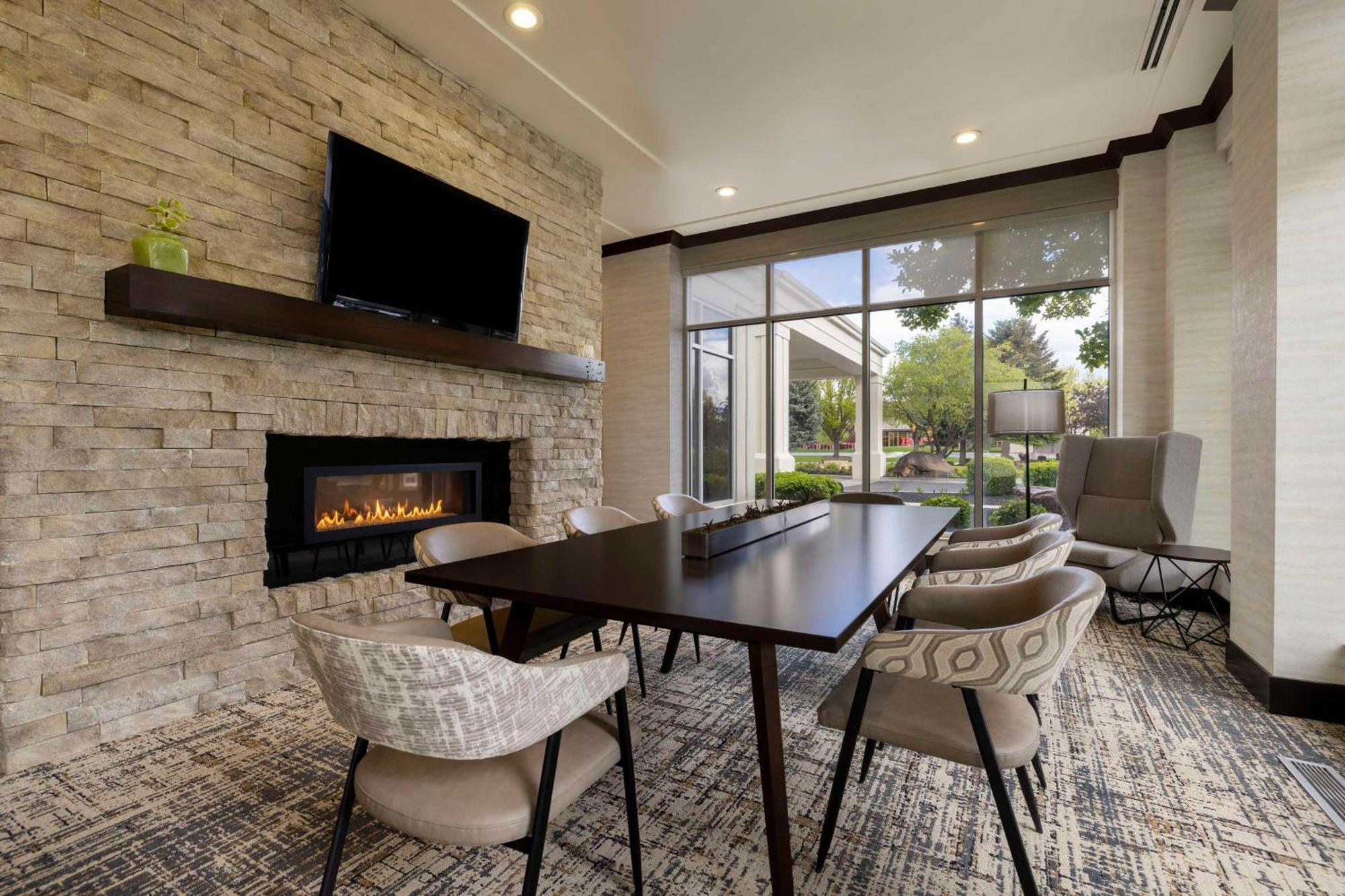 Hilton Garden Inn Boise Spectrum Bagian luar foto